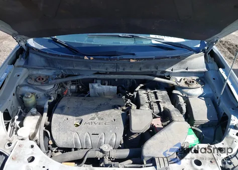 2010 Mitsubishi Outlander Es z USA, uszkodzony, nr VIN JA4AT2AW6AZ016205